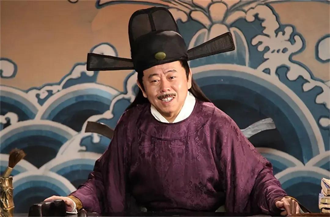 清朝年间，有个绿林大盗用偷来的钱捐了个知县来当，没曾想，越当越上瘾，一番打点，几