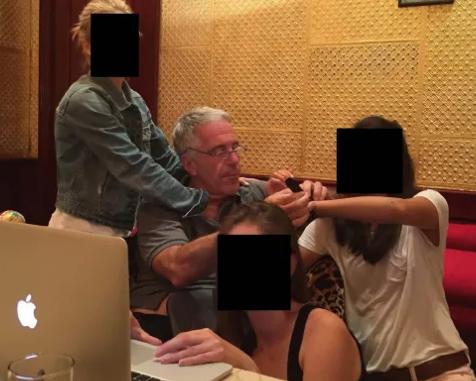 昨天深夜那桩埋了好几年的爱泼斯坦烂事直接往热搜上扔了个“炸弹”，众议院的民主党议