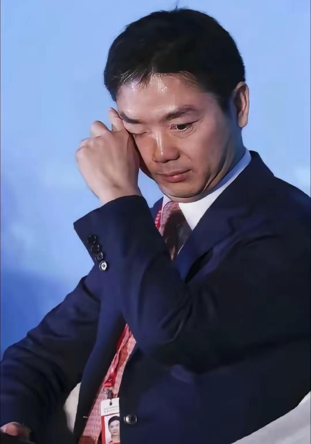 京东位于法国巴黎的那个仓库，最近被12个戴着面罩的歹徒给抢了，直接损失就有3个亿