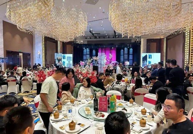 婚庆公司将迎来一场“突如其来的危机”00后新人悄然开启“三无婚礼”​没有主持，没