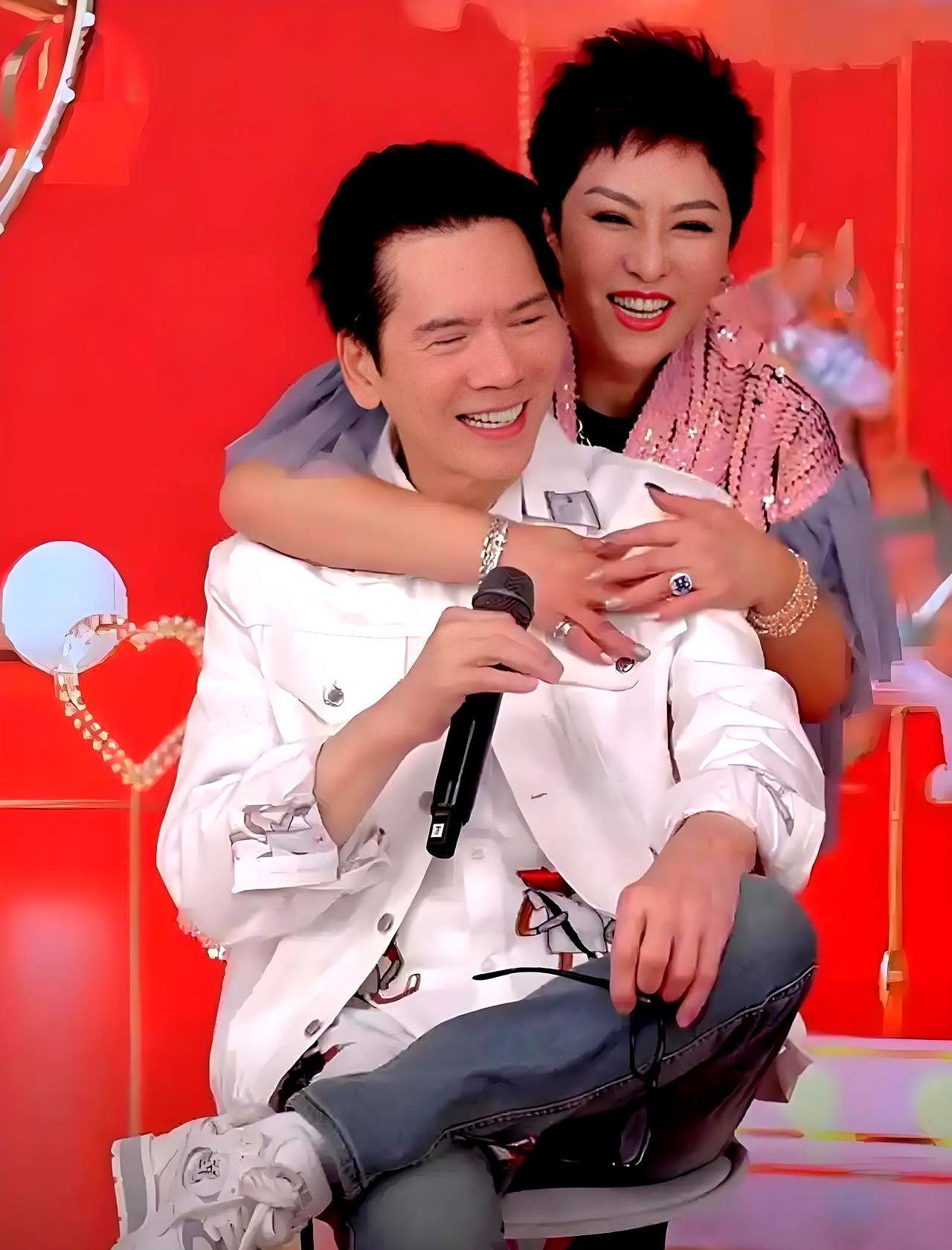 向华强夫妇的遗嘱，是我见过最“狠”的爱。百亿家产，绕过亲生儿子向佐向佑，直接塞