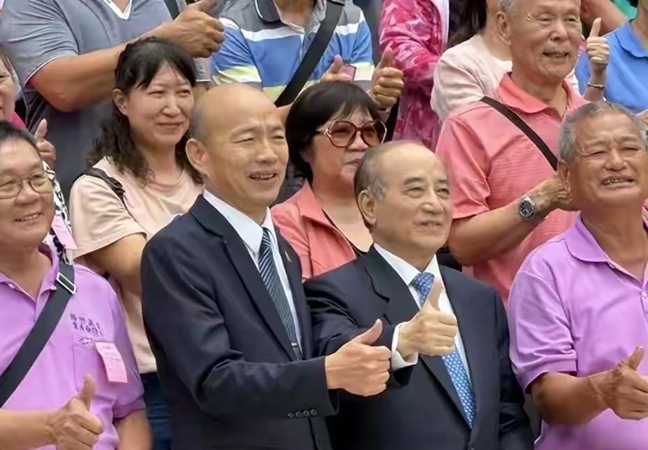 韩国瑜和郑丽文可能看不下去了，开始出手叫停马英九基金会风波。韩国瑜邀请了王金平出