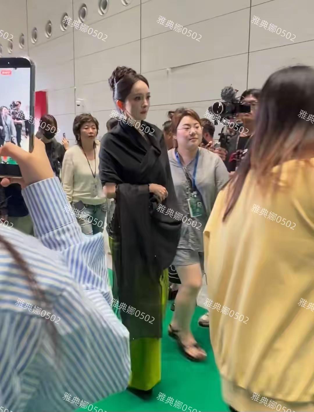 杨幂还是那么漂亮嘞快40岁的人了一点都看不出来一心扑在事业上的女强人