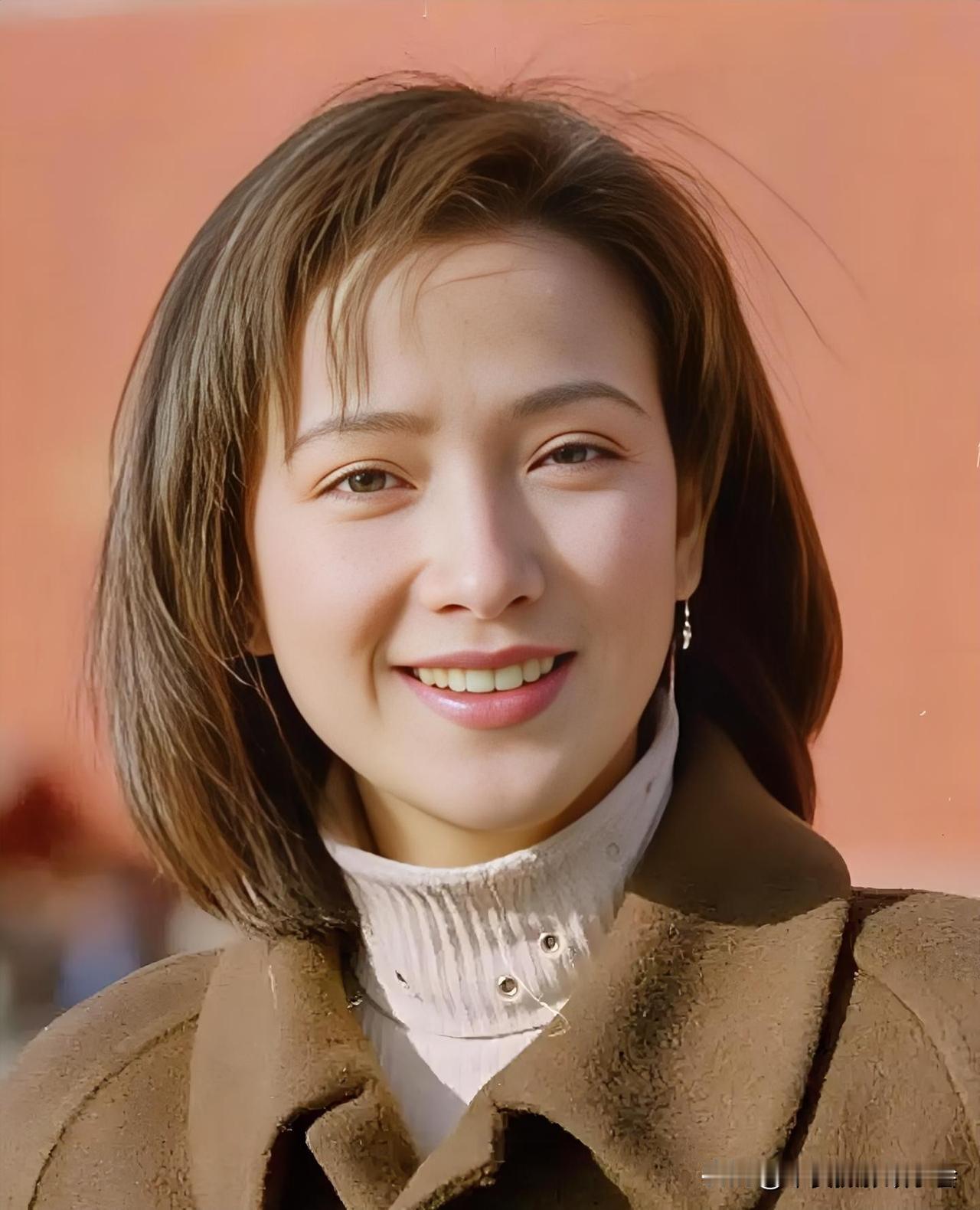 何晴老师一路走好何晴照片12月13日，一份家属发布讣