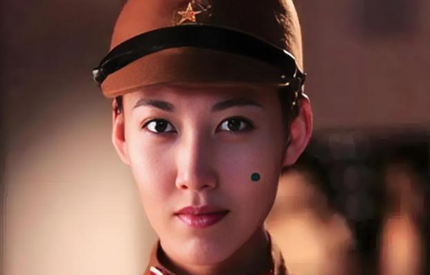 1939年，东条冥郎看到女儿遗体被完整送回后，竟异常兴奋，当众拿起刀子切开女儿腹