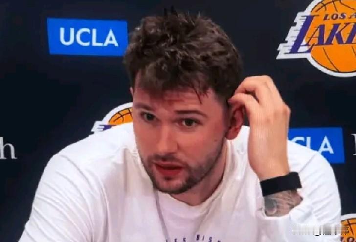 没有老詹湖人会更好？东契奇反驳道：“这是一个愚蠢的问题。”“我们都知道勒