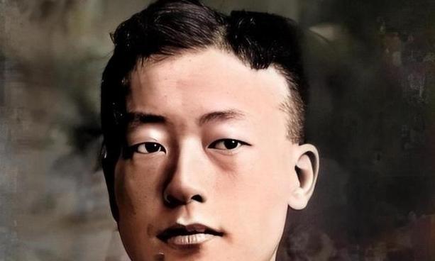 1931年，徐志摩去逛青楼。深夜回家时，见妻子陆小曼已睡，便蹑手蹑脚爬上床。不料