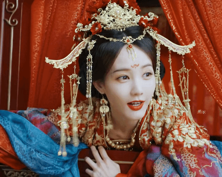 李一桐新剧《书卷一梦》追不下去，不是因为男主太丑，也不是因为剧情太烂，而是看过李