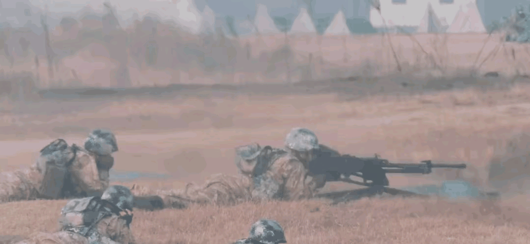 这才是真·轻量化重火力！看中巴联演现场，巴铁士兵单手拎起中国QJZ-17