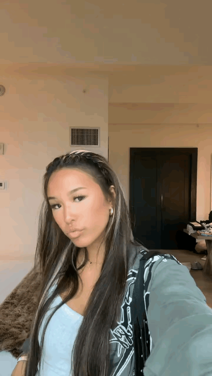 怎么张庭的女儿丑美丑美的？这个该怎么夸呢？精准的避开了爹妈的一切优点，怎么看都像