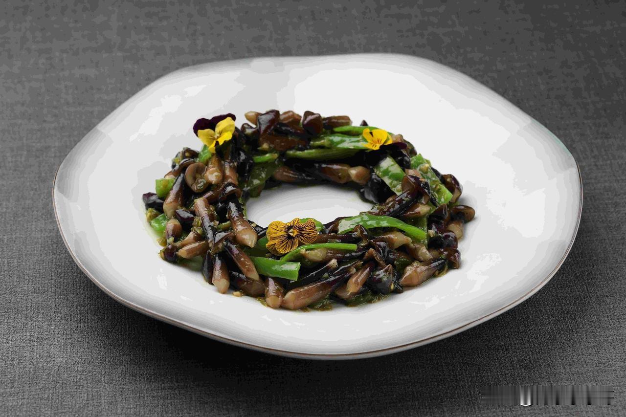 寻找丹东特色宴席——皇朝酒店《一马当先团圆宴》丹东美食丰富多彩，丹东宴席更是