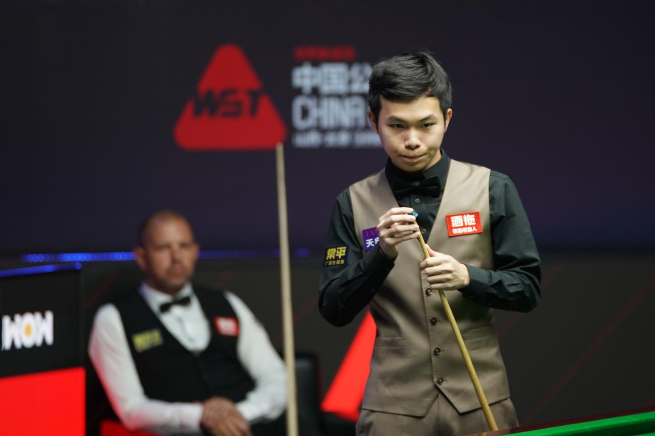 3-4落后连扳三局！22岁刘宏宇6-4掀翻世界第十霍金斯，中国军团锁定八强席位！