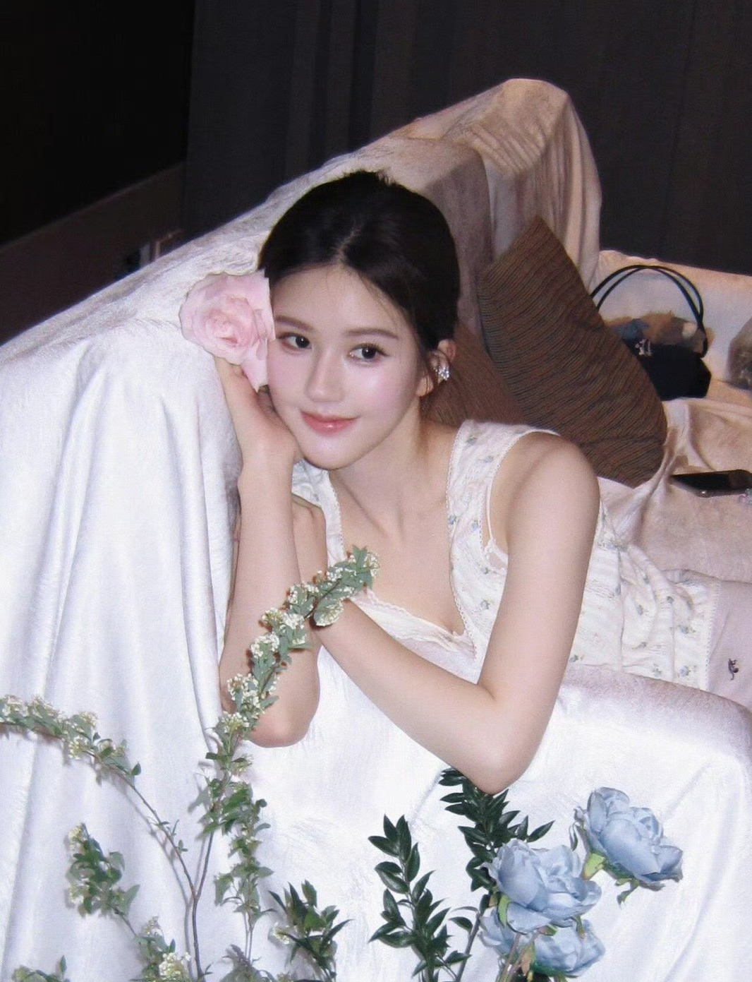 赵露思最新营业照，好温柔甜美，爱了爱了！