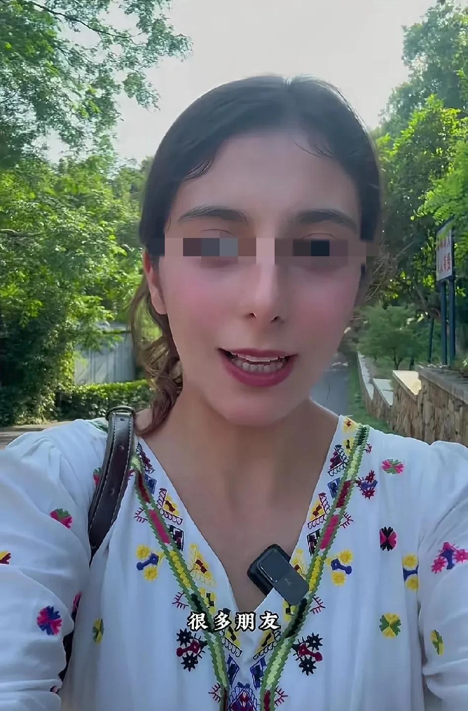伊朗女孩：想回家！一位在中国留学的伊朗女孩说，很多网友劝她，这时伊朗正在打仗，暂