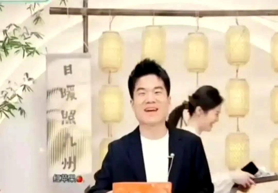 300万播放只因一声哥盼盼下班前喊了句哥，董宇辉当场摆手：别这么叫，我还