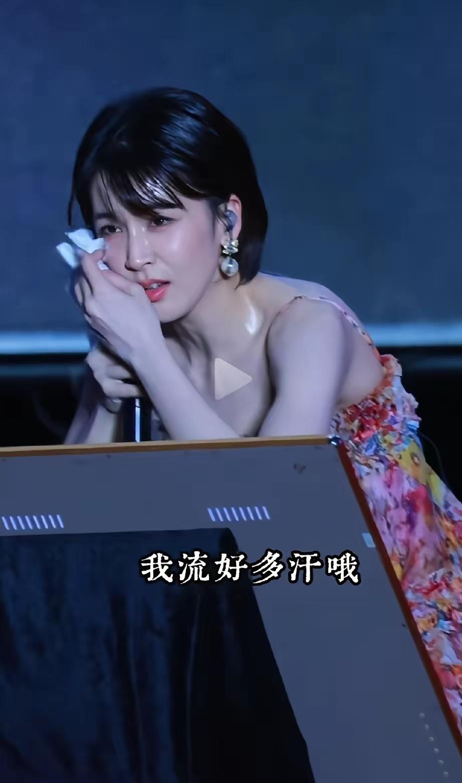 173的身高，配上这面容这皮肤，那就是仙女儿[赞][赞][赞][赞]光滑如玉，