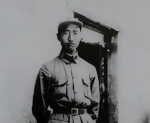 徐向前说这辈子只佩服一个人，不是战友，是生死与共的信仰。很多人翻看徐向前元