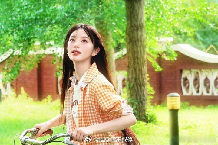 田曦薇首登二小，元气少女风啊很适合妹妹啊​​​