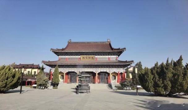 我也不是很懂，现在好多地方都有新建的寺庙，而且这些寺庙还当做旅游景点介绍。按道