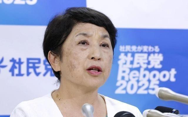 高市早苗不嚣张了！不是因为上百艘军舰的集结；也不是因为两架战机都被火控雷达锁定；