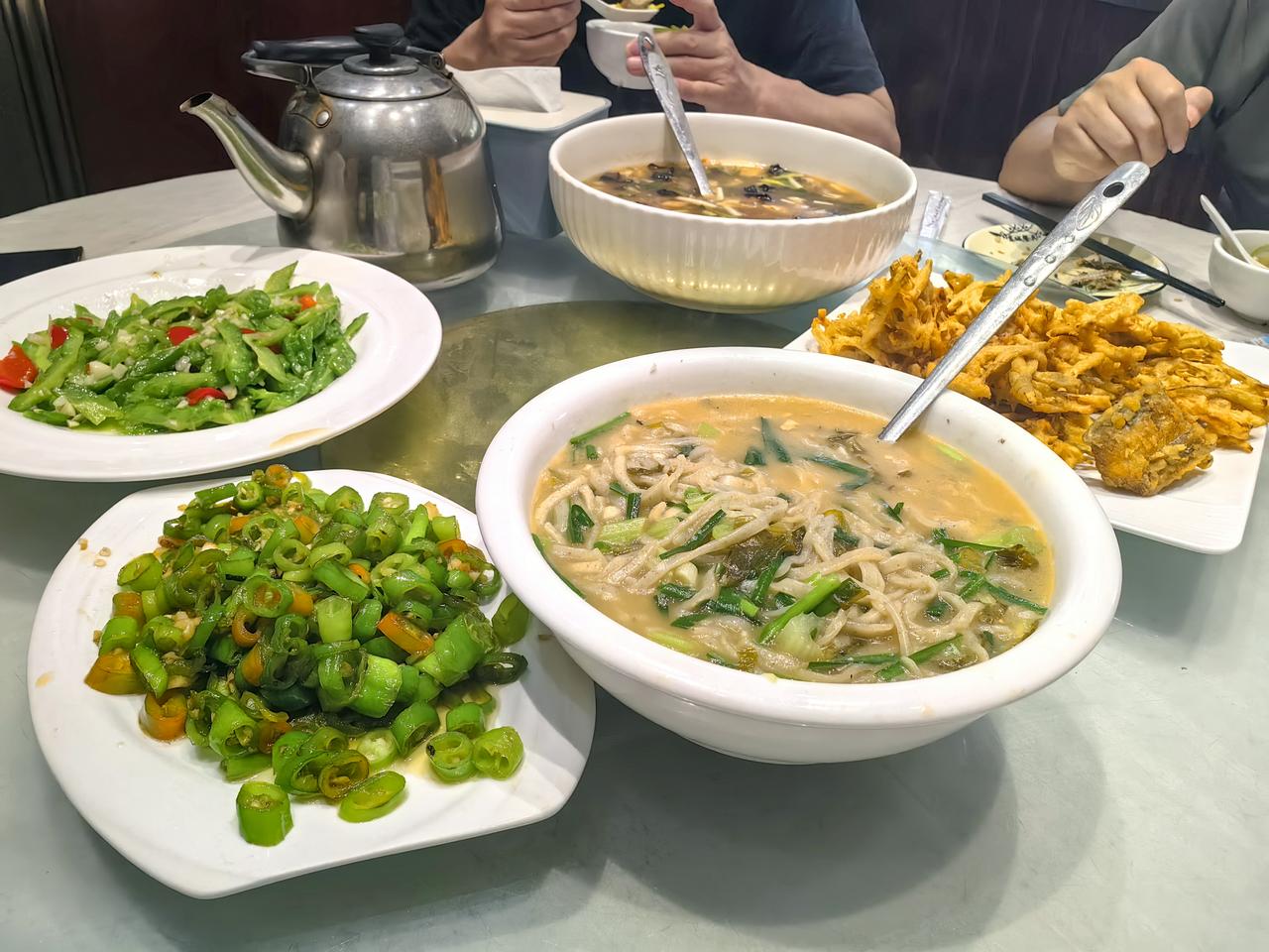 天天在家做饭真愁人，每天都得想做啥菜、买啥食材，自己做的菜吃久了也会腻。昨天