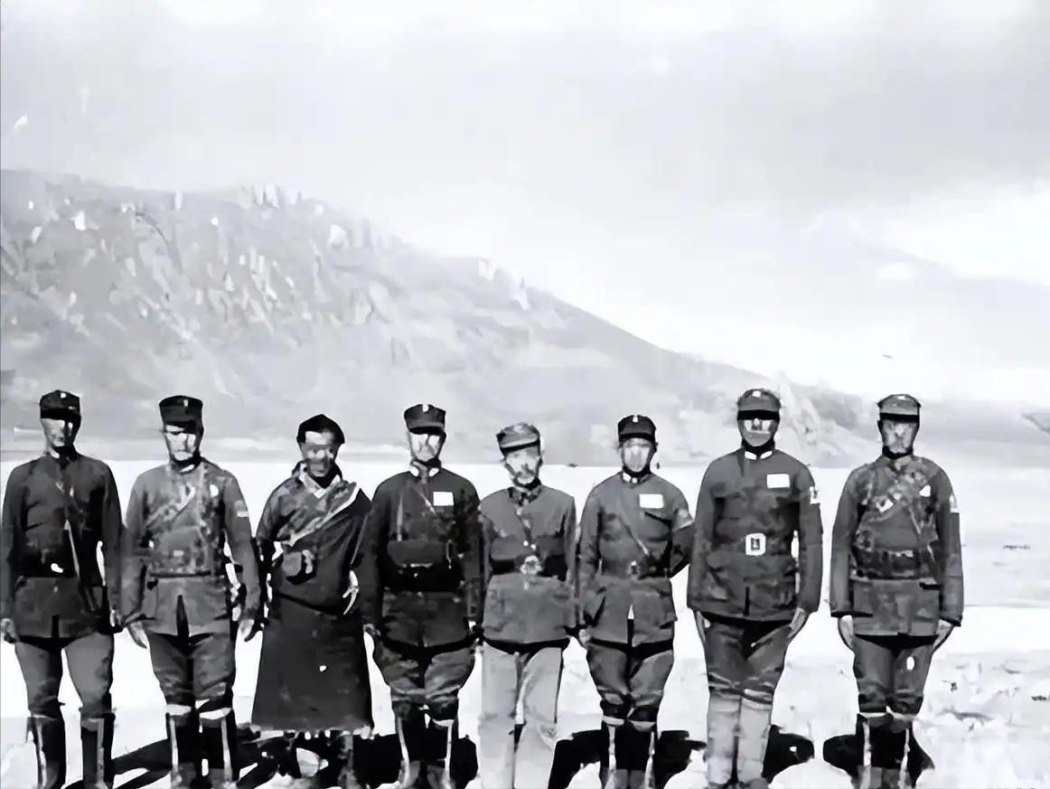 1950年，解放军接管新疆边境一哨所，发现8名国军已经驻守4年，因为国民党溃败，