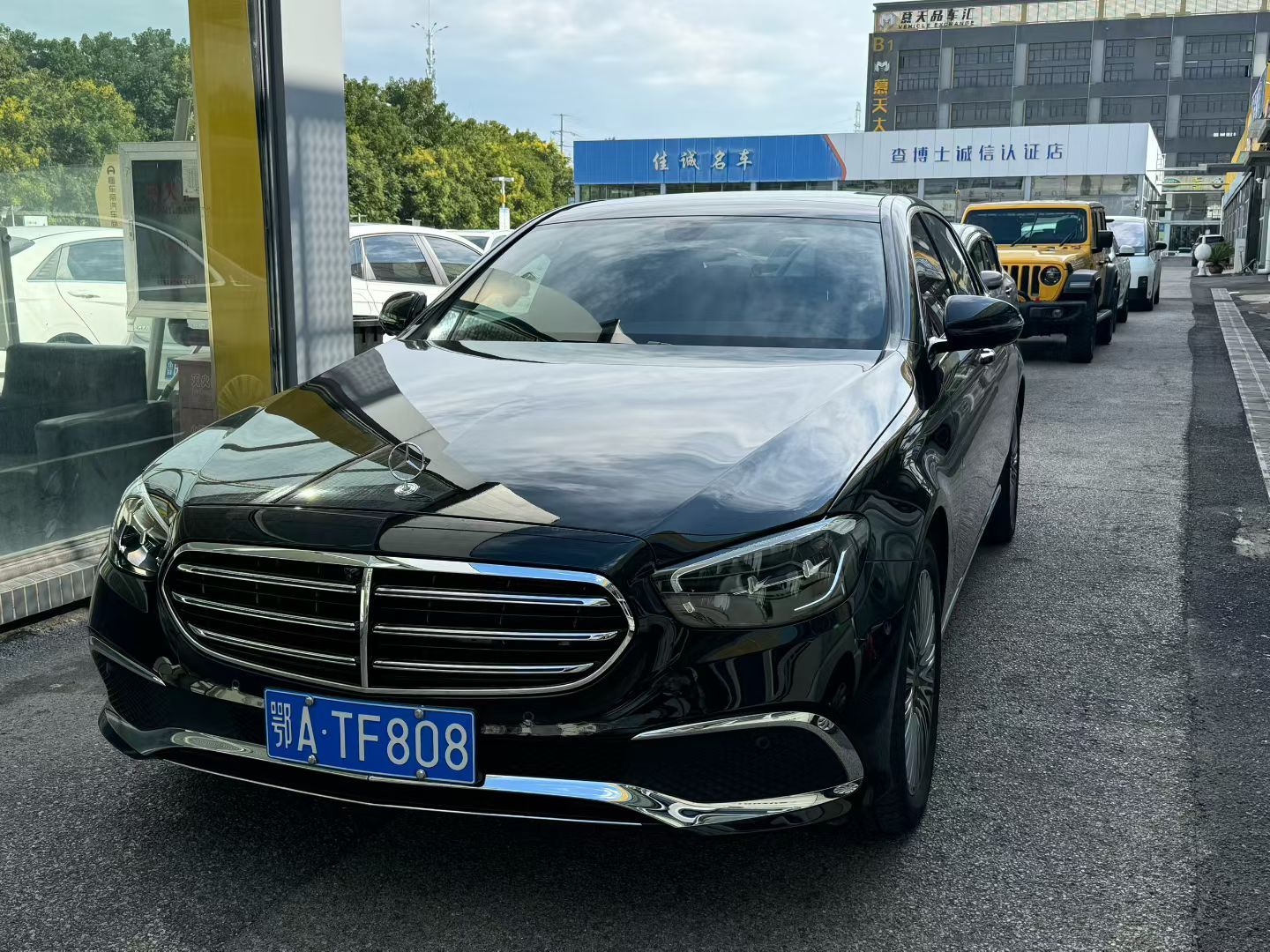最新到店｜奔驰E300L豪华型2023年上牌，实表2.3万公里全车原版原漆，准新精品车况✨2.0T高