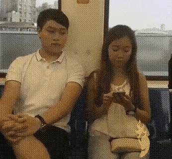 你瞅我干啥？反正我没看你[大笑]