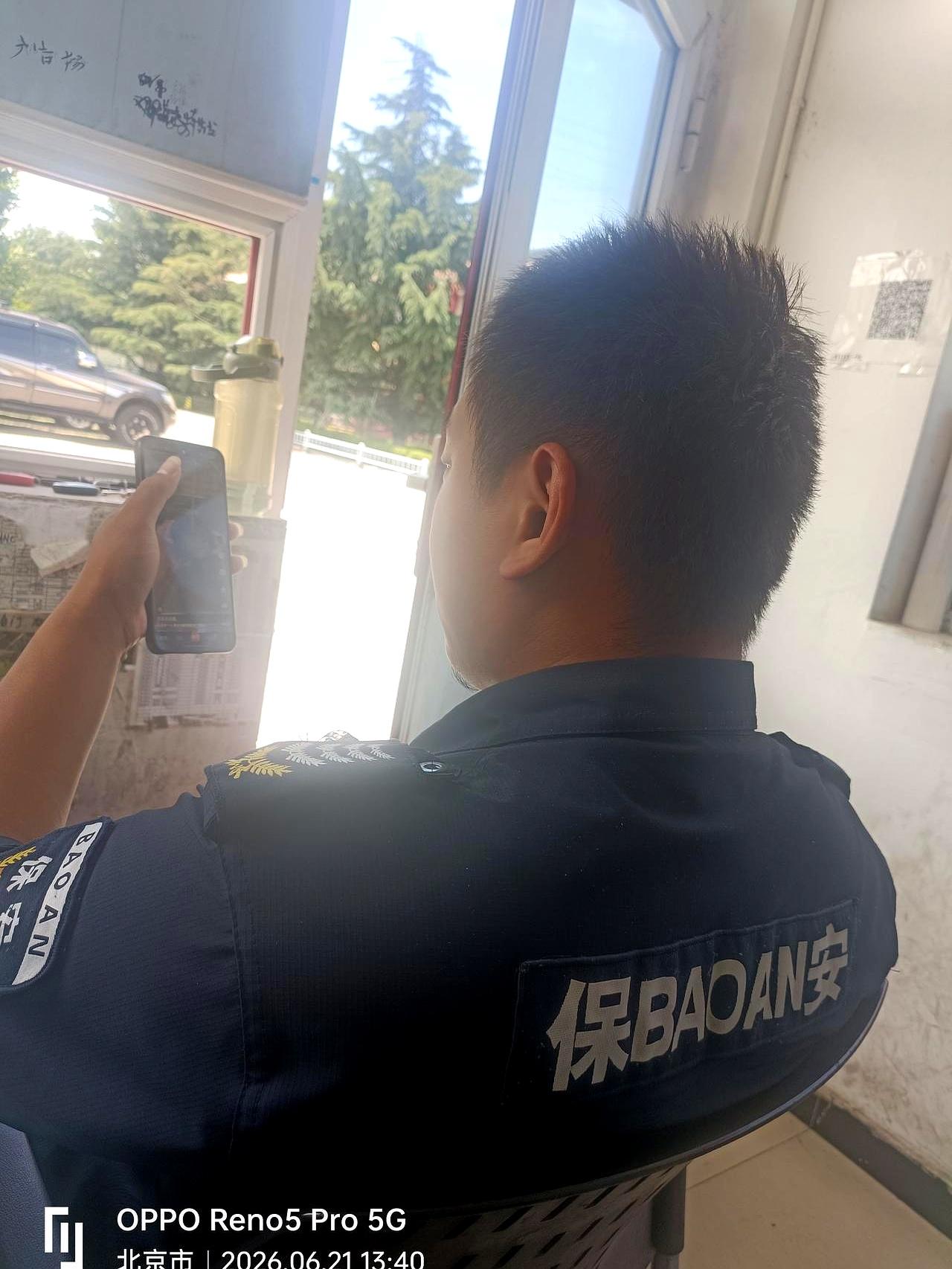 当在养老院门口，看到3500元、8小时、无社保、无休的保安岗位，排队的竟是年轻脸
