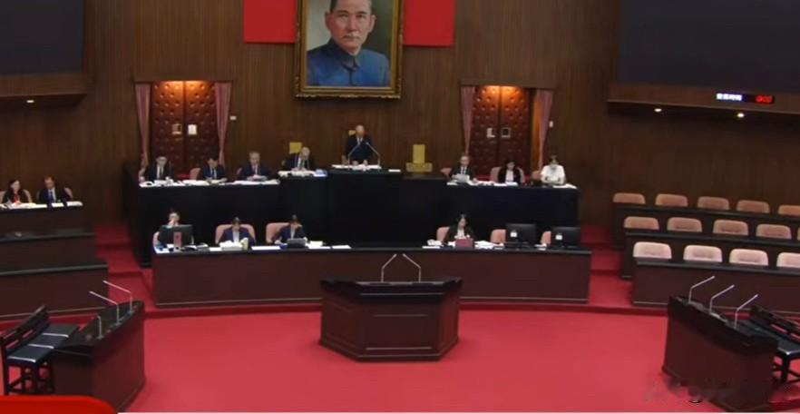 蓝绿白三版无人机条例付委审查台行政机构与国民党、民众党各自提案的“无人机相关