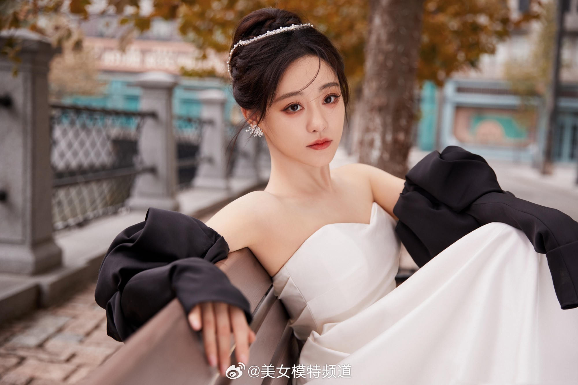 祝绪丹黑白搭配又甜又美