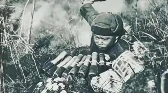 1951年1月28日，志愿军战士潘天炎因为肚子疼去附近的草丛解决，回来后却意外发