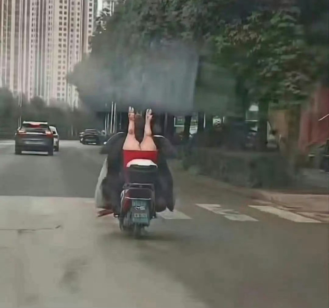还好我眼尖，不然就看错想歪了​​​​