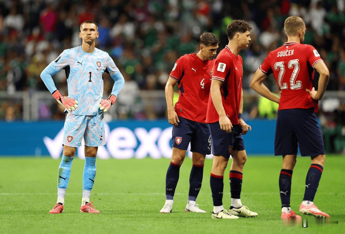 3-0、1-0！世界杯A组大结局：墨西哥三连胜登顶，南非绝杀创历史，手握出线主动