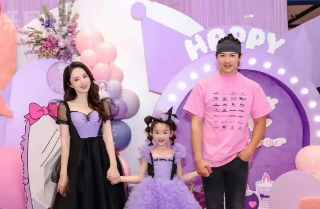 董璇和高云翔离婚后，两人每年还是会一起帮女儿办生日会，原来的一家三口还会一起合影
