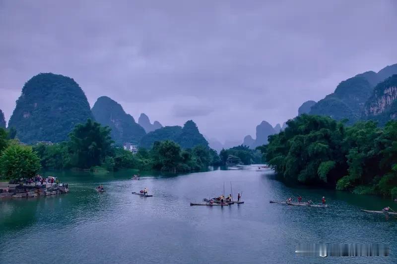 八一建军节那天，有个叫千诚的人。自称退伍军人，是杜新枝的铁杆粉丝。这一天，他