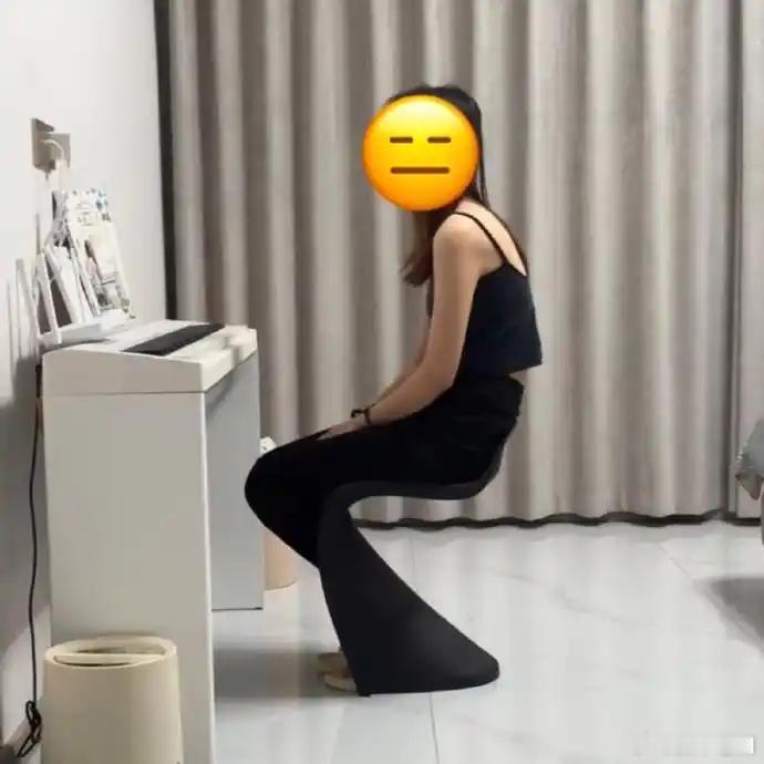 感觉坐上去一副命很苦的样子～