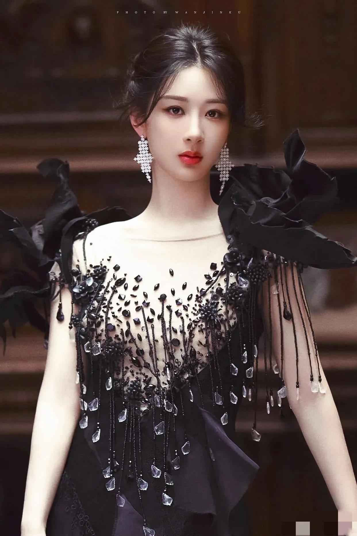 现在的杨紫，那真不是一般人能娶得起的。成毅在采访里直言急用钱第一个找她，六十万甚