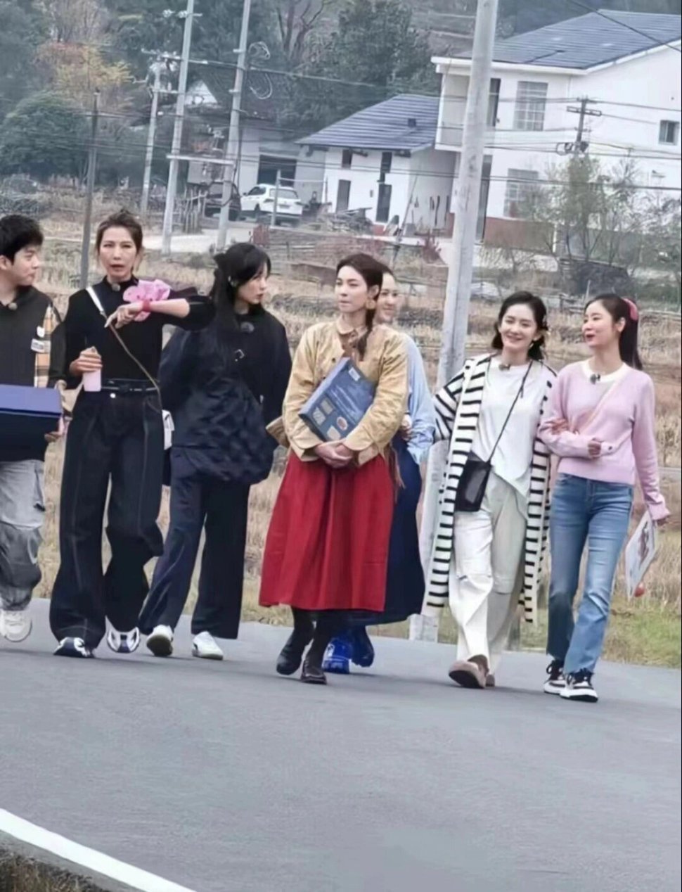 突然就知道了明星为什么不会精致土…