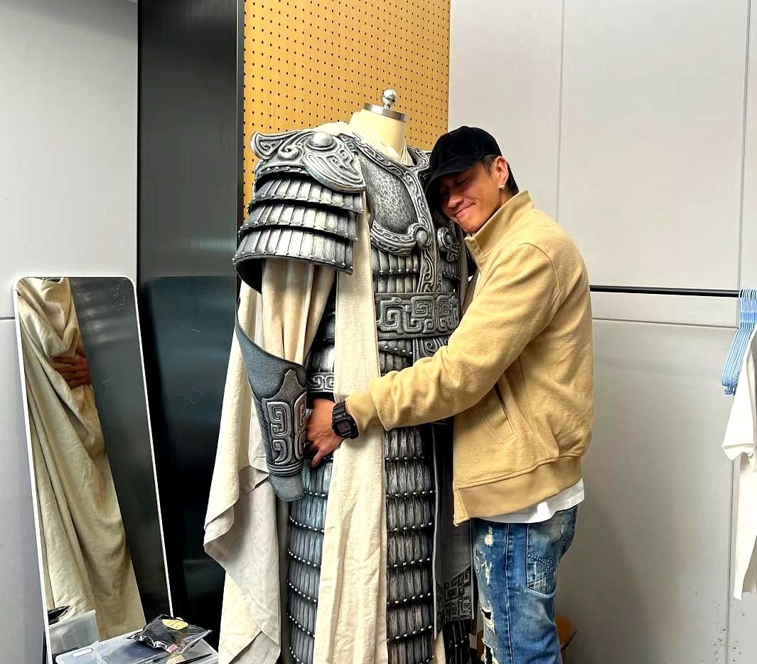 你见过爸妈拿着手机，每天搜自己孩子名字的场面吗？何润东这事儿就挺戳人的。他