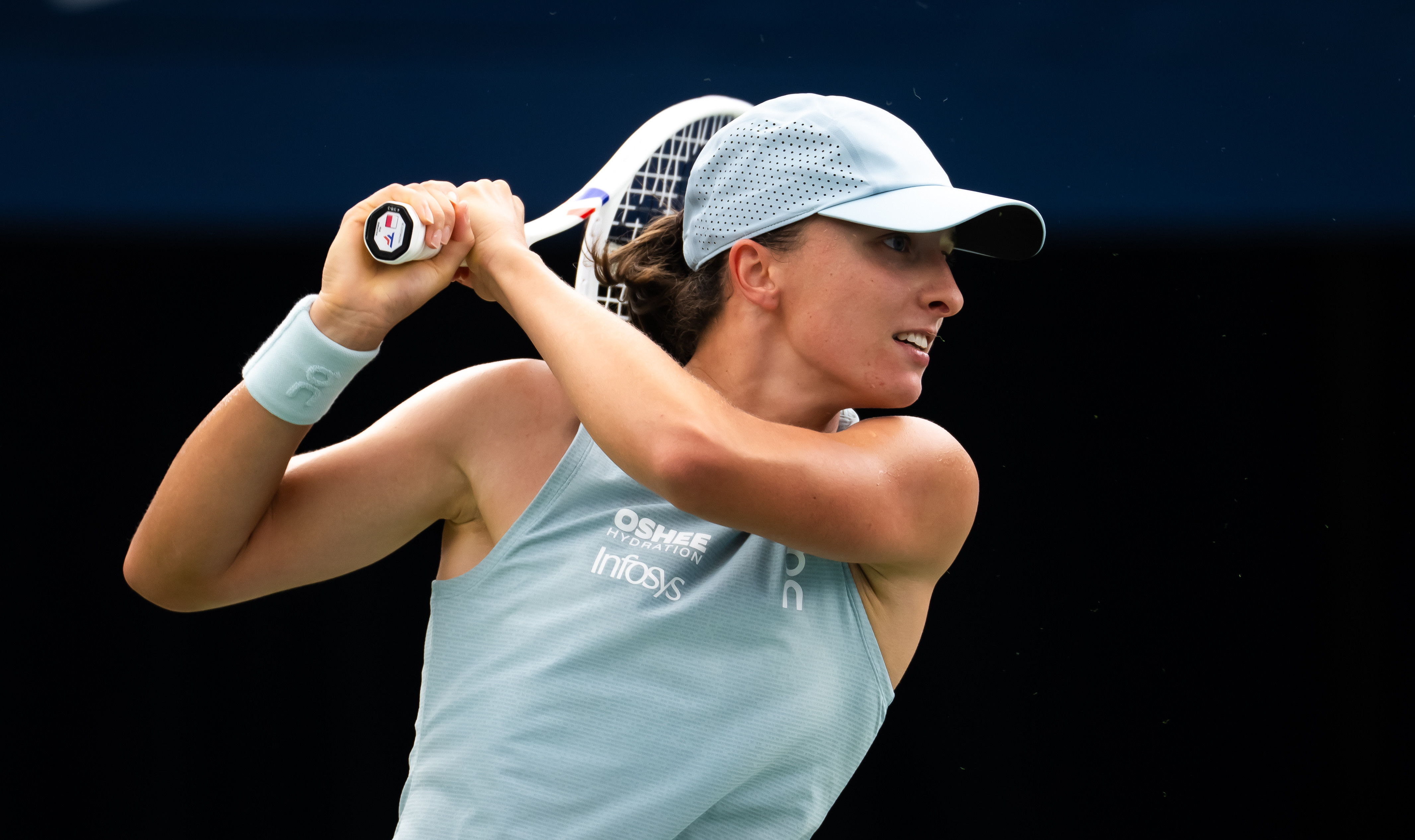 斯瓦泰克逆转晋级八强👊WTA1000多伦多站第四轮，7号种子斯瓦泰克以3-6