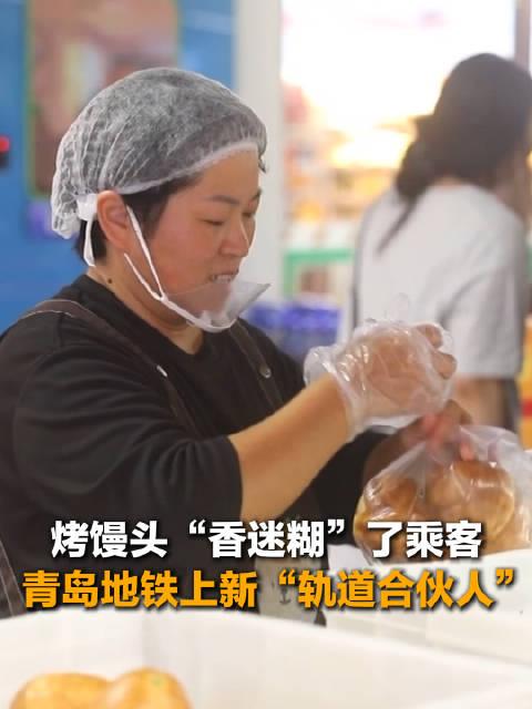 上央视新闻了。青岛地铁上发生的暖心一幕，刷屏全网，没有花哨的营销，没有刻意的