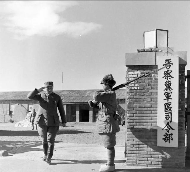 1937年平型关大捷后，八路军115师分家，聂荣臻只分到一个骑兵营和独立团，总共