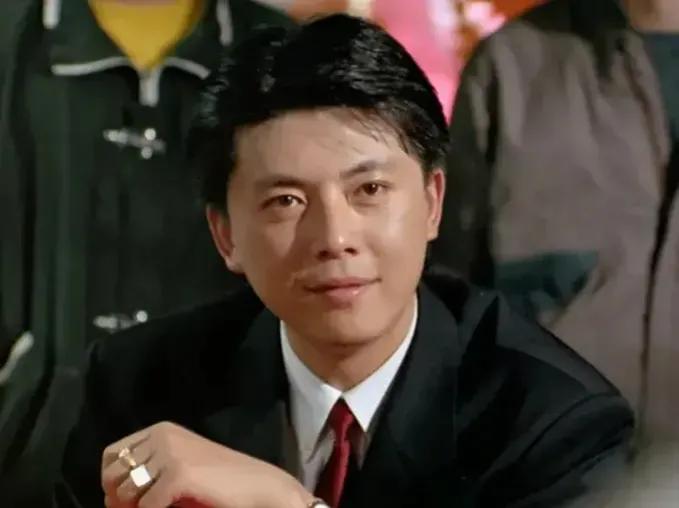 原来他已经去世了！以前总觉得他跟谢苗长得极像谢苗主演的动作电影《火遮眼》上映后
