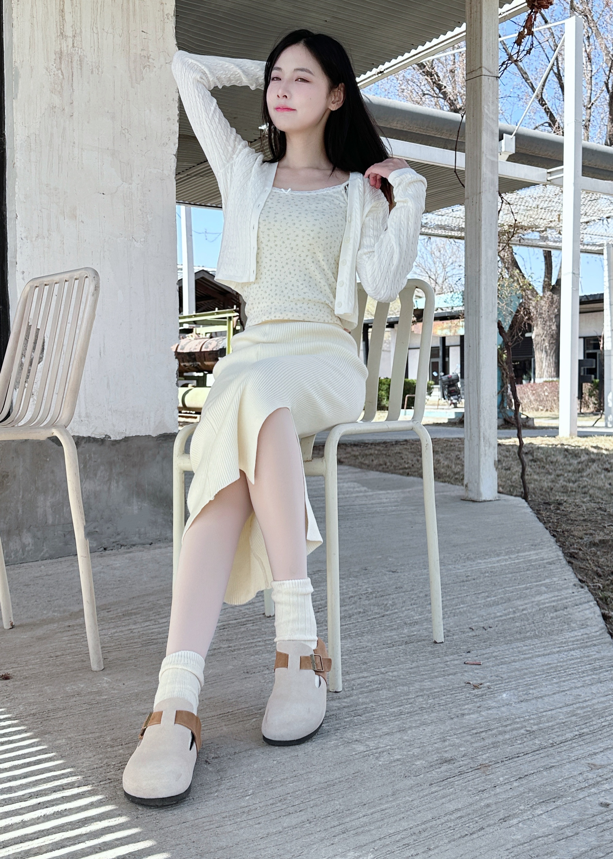 赵粤，浅色裙装，柔美的少女穿搭