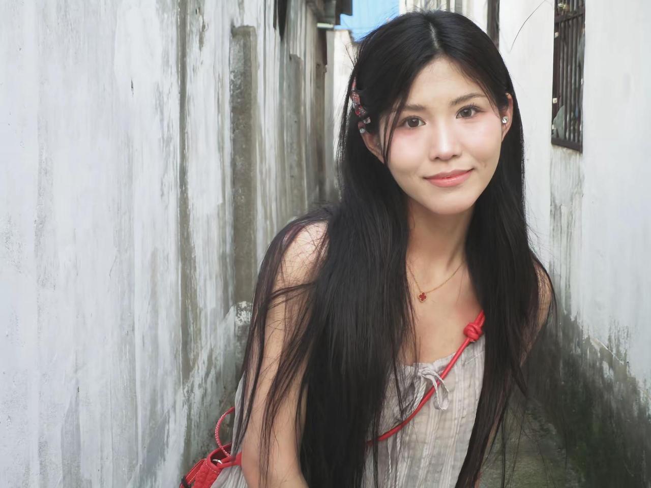 生动比漂亮更重要少女的心事散落在绿荫里