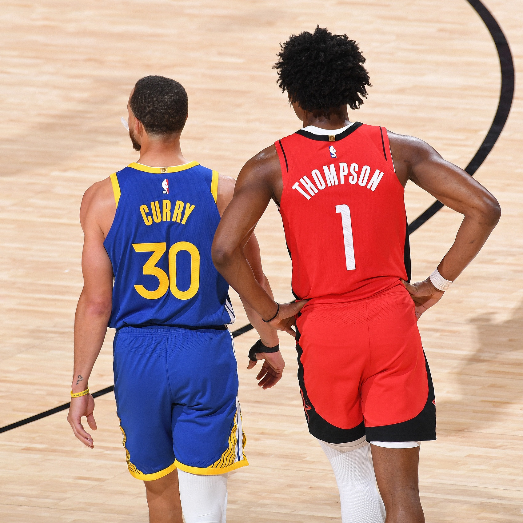 火箭队今天一分险胜勇士队，这样的话，他们仍然排名西部第五，但火箭队距离西部前4只