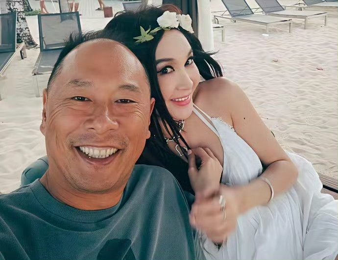 温碧霞心真大，修图只管自己不管老公，也不怕老公伤心