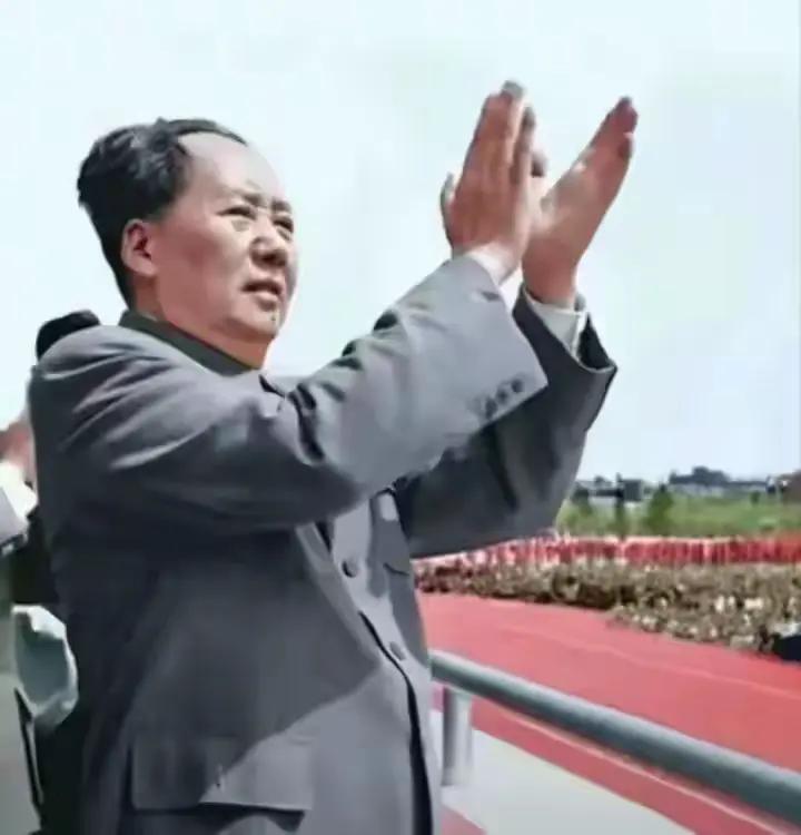 1949年，咱们的部队其实真的差一点就顺手把香港给收回来了。那时候，解放战争