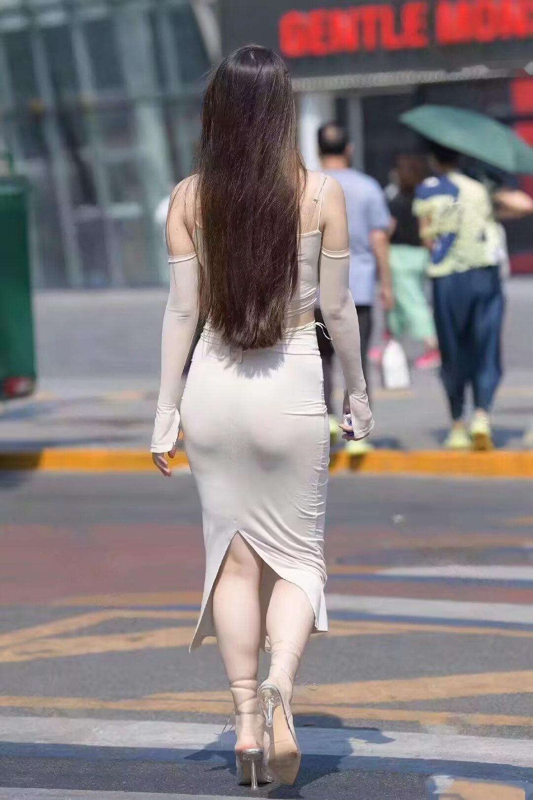 看上去脾气和性格都很不错，和任何人都能处得很好，但却不轻易和人交心，也没有人能轻